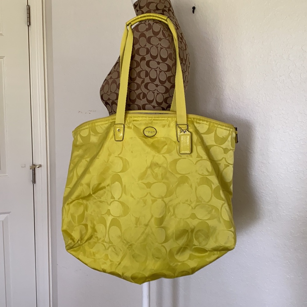 Coach beautiful tote travel bag
